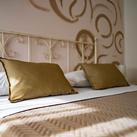 Casa Vacanze La Petite - Delizioso Bilocale A Due Passi Da Centro E Mare 雷卡纳蒂港 外观 照片