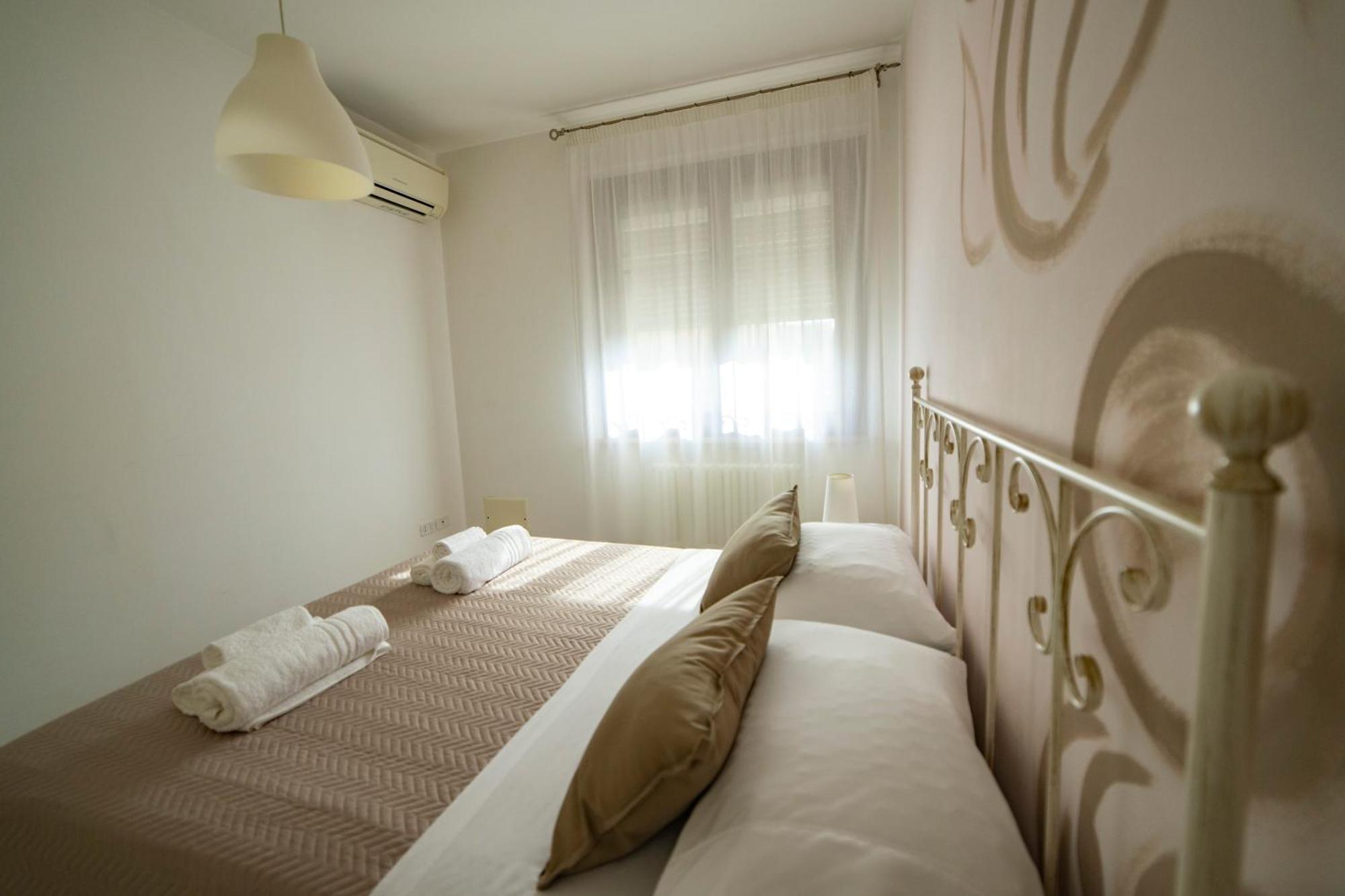 Casa Vacanze La Petite - Delizioso Bilocale A Due Passi Da Centro E Mare 雷卡纳蒂港 外观 照片